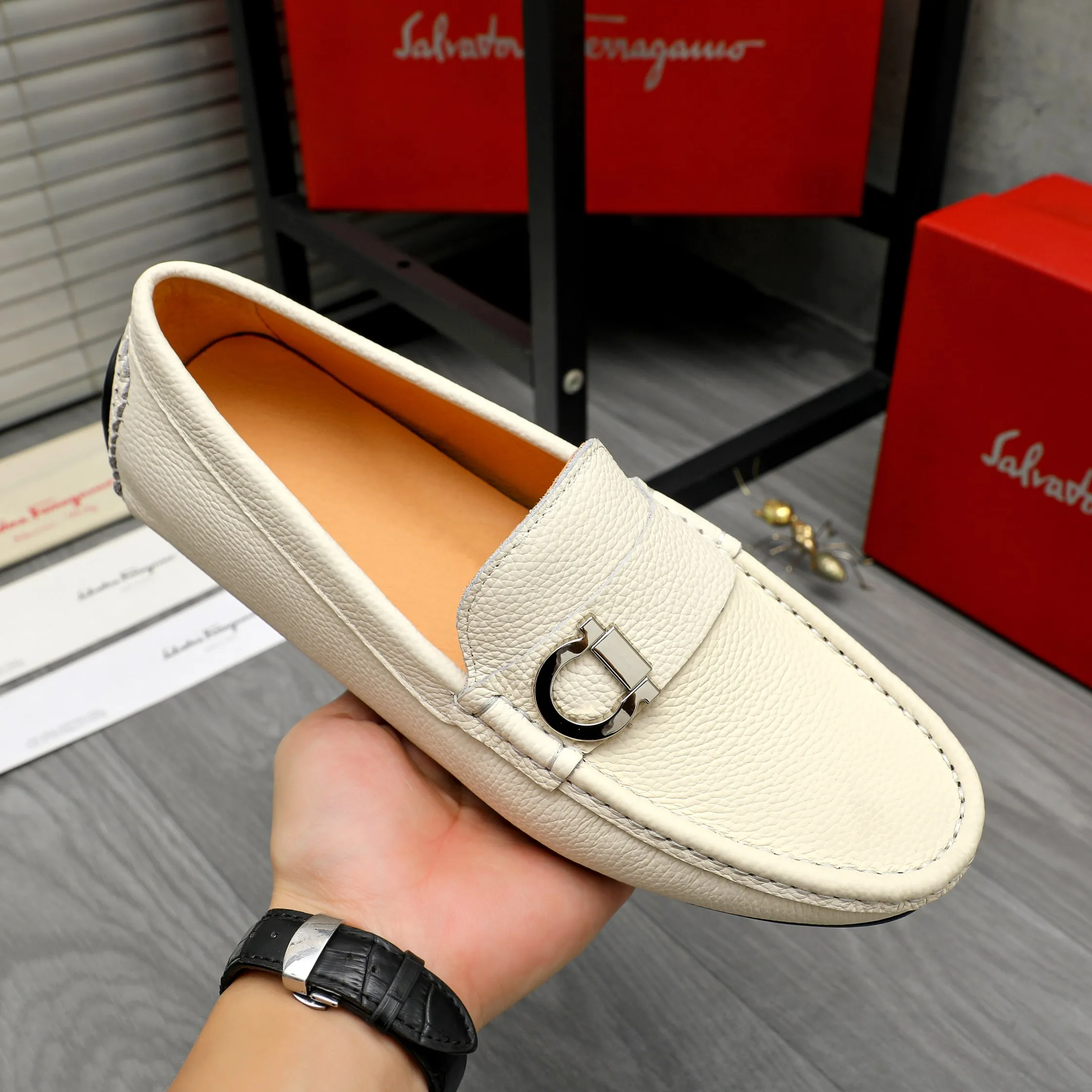 Men's shoes 💰380 Product trademark: Ferragamo "Ferragamo" casual slip-on shoes Regular size: 38-45 (45 is custom-made and non-returnable) Product materials: Selected high-quality pebbled cowhide upper, pigskin lining, rubber outsole